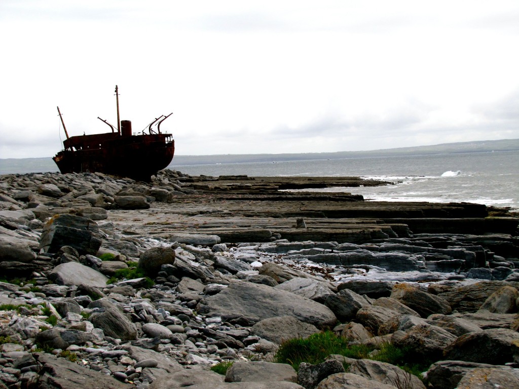 In the 1960s, the cargo ship Plassey got on the wrong side of a warning buoy and was holed and wrecked. The inhabitants of the island managed to save the entire crew. It was stuck on the rocks you see in the right of the picture, but high seas in winter time washed it farther up onto the shore.