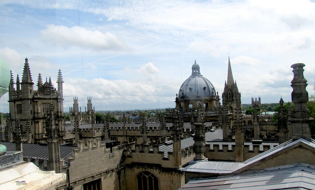 But here's the view south, showing the spires and towers of the Bodleian and the dome of the Radcliff Camera behind. Just beside that is the spire of St. Mary's.